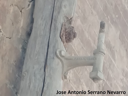 Sorry, image missing of the insulator support